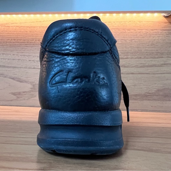 Clarks Black Leather Caribou Men Shoe / Size 8 - Picture 13 of 16